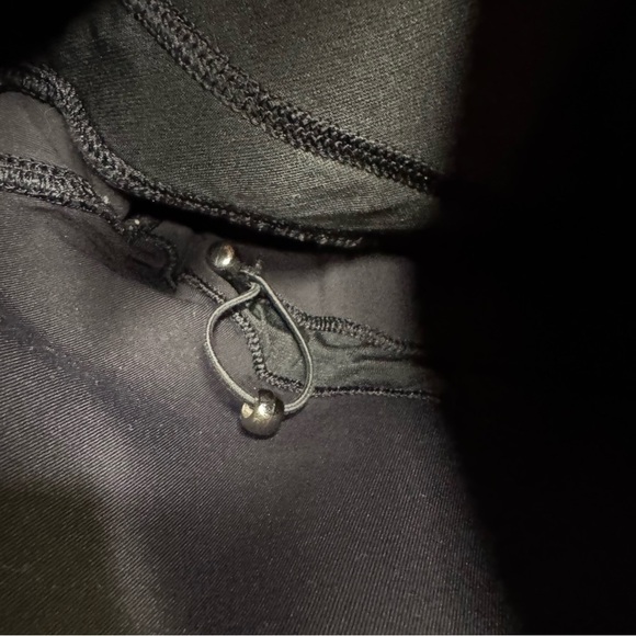 ivivva Black funnel neck short sleeve scuba top hidden drawstring pockets, sz 10 - Picture 10 of 11